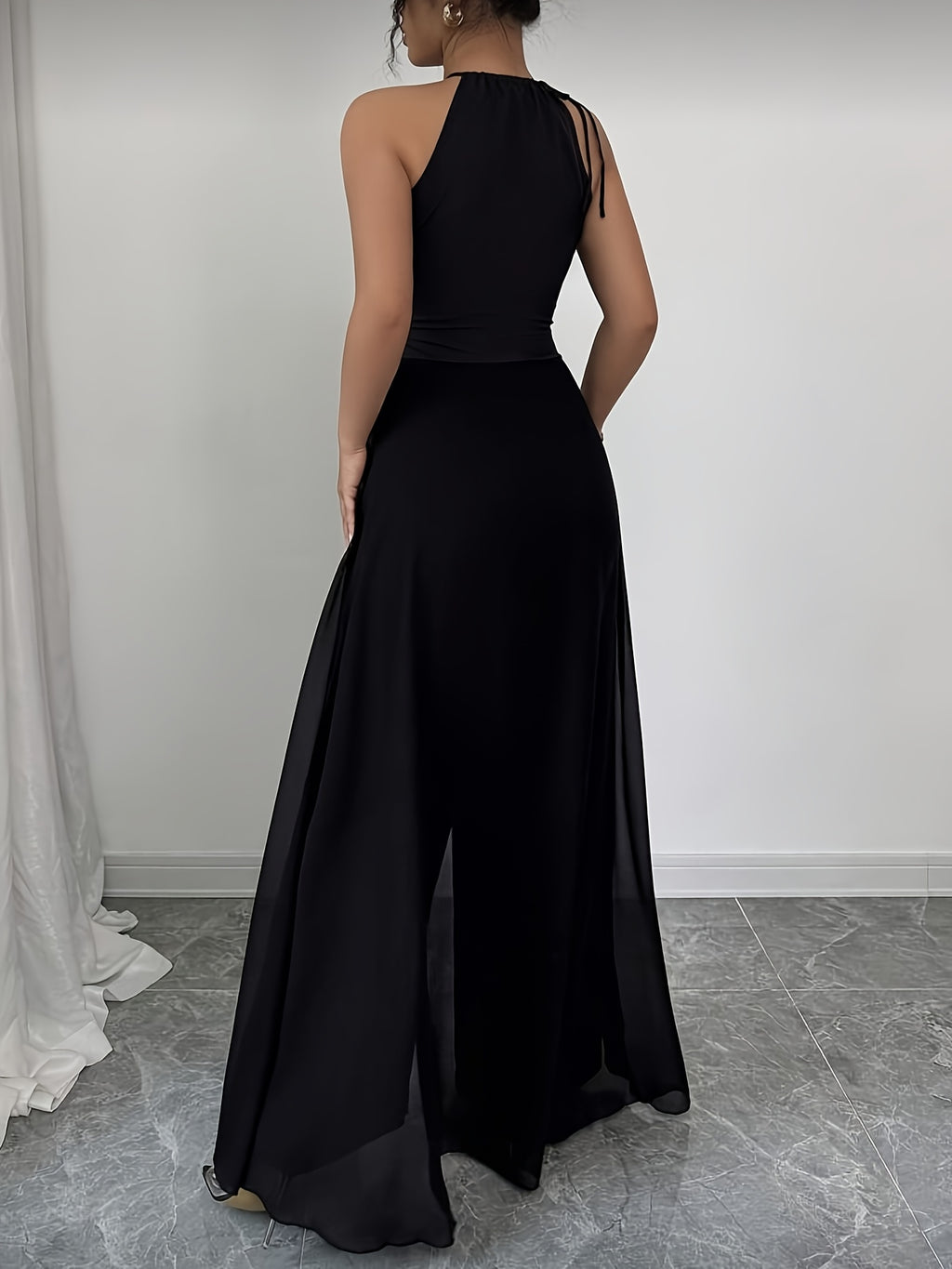combinaison femme soirée, col licou sans manches